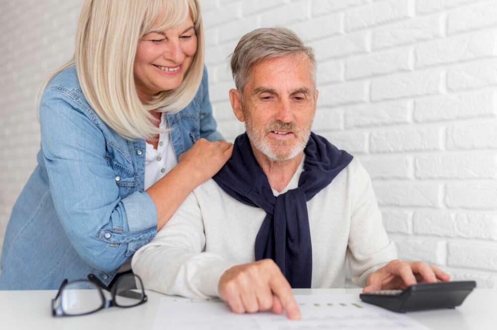 Los planes de pensiones y de jubilación son una manera de asegurar que se contarán con los recursos suficientes en la jubilación. Foto: freepik.