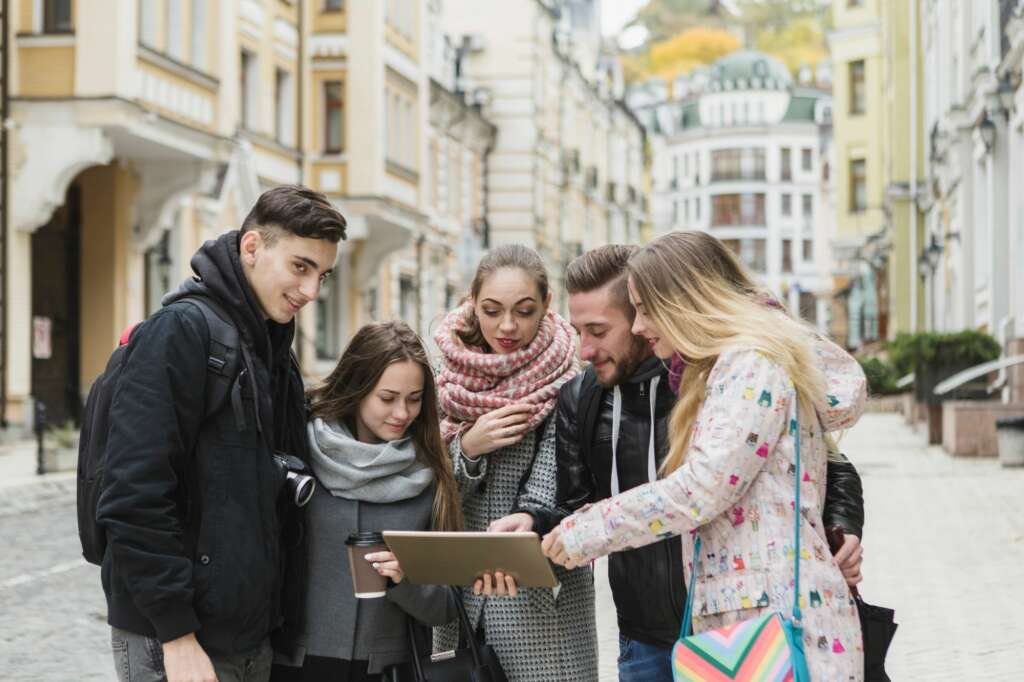 En todas las ciudades se pueden encontrar actividades gratuitas para hacer en verano. Foto: Freepik.