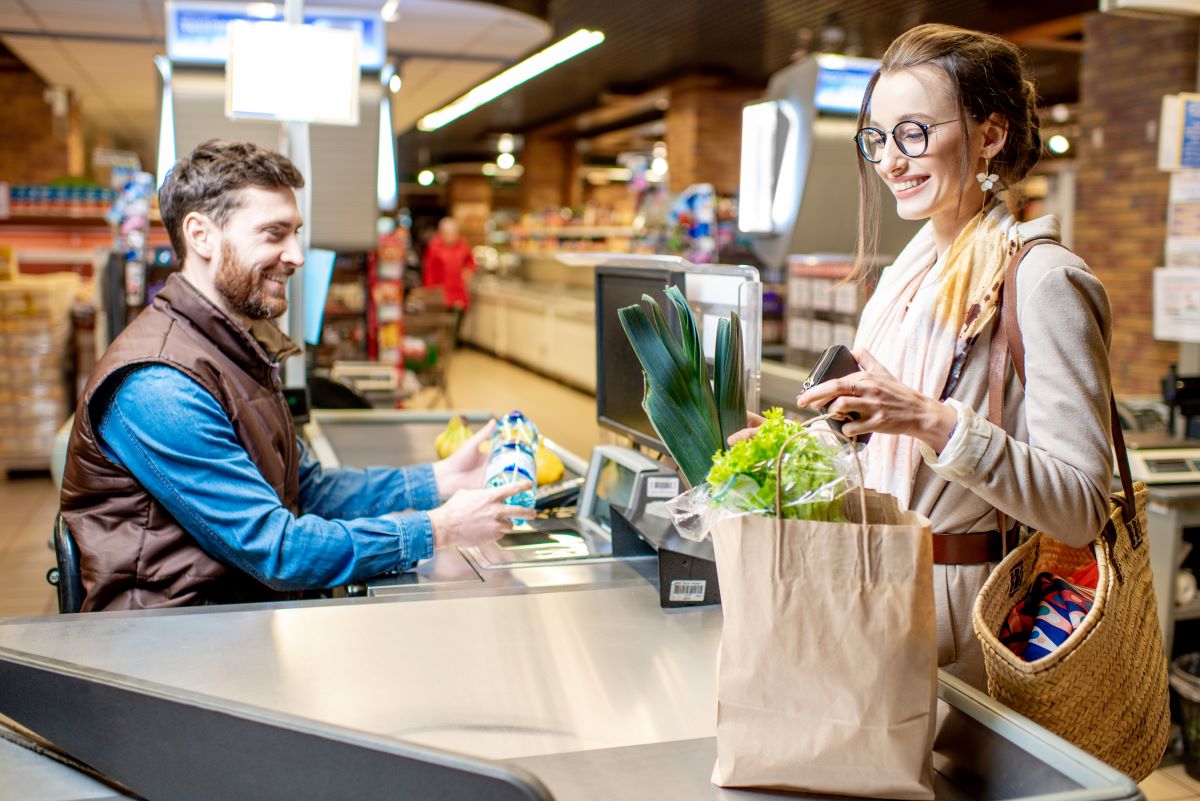 ¡Gran oportunidad laboral en Aldi: contratos indefinidos y sueldos de 1.300 euros al mes! Foto: Envato