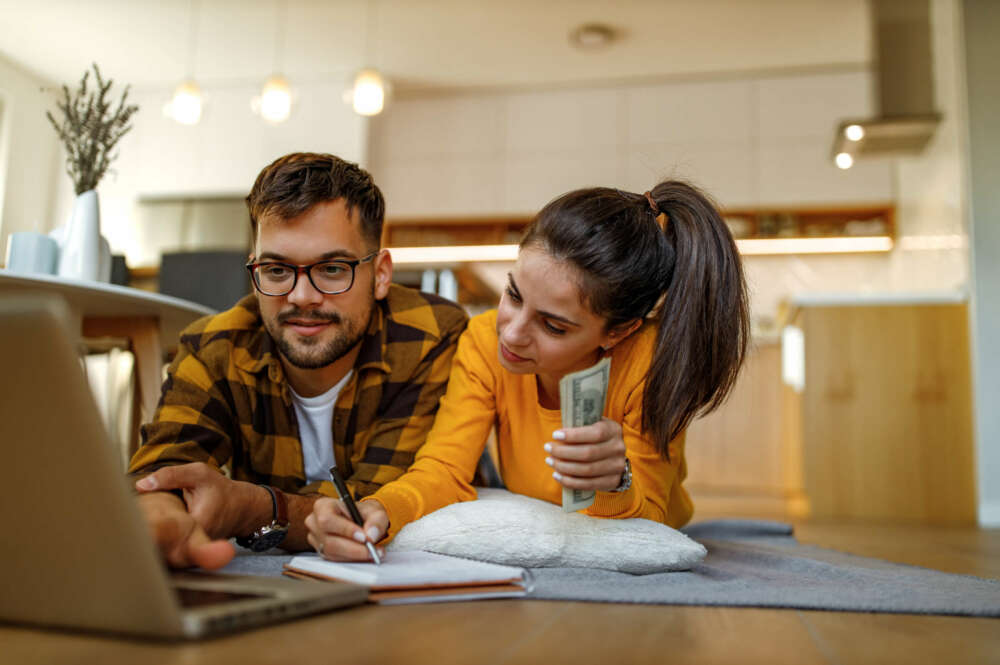 CaixaBank advierte sobre el futuro del precio de la vivienda en España. Foto: Envato