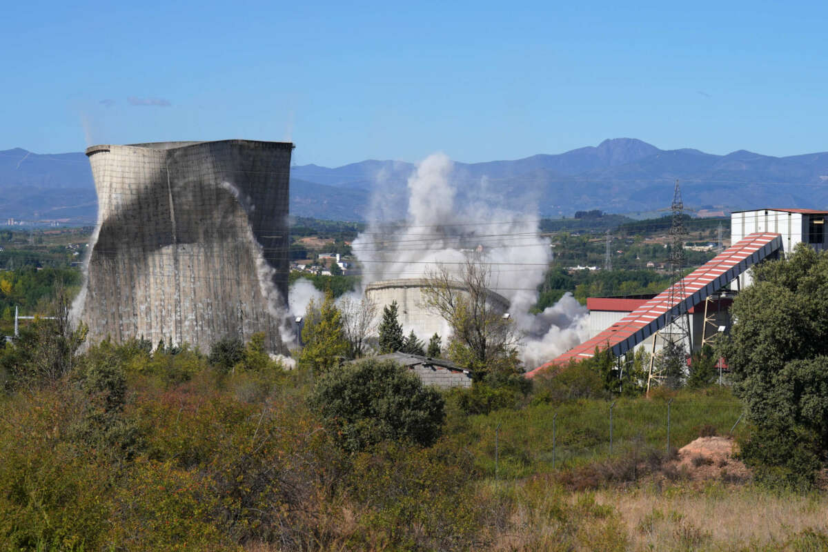 Demolición de parte de la central térmica de Compostilla. Imagen: Endesa.