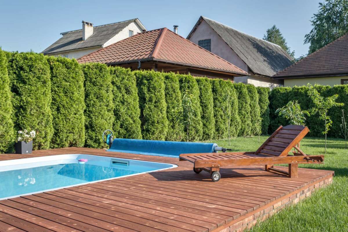 Estas opciones con piscina ofrecen un refugio sereno y fresco. Foro: Envato