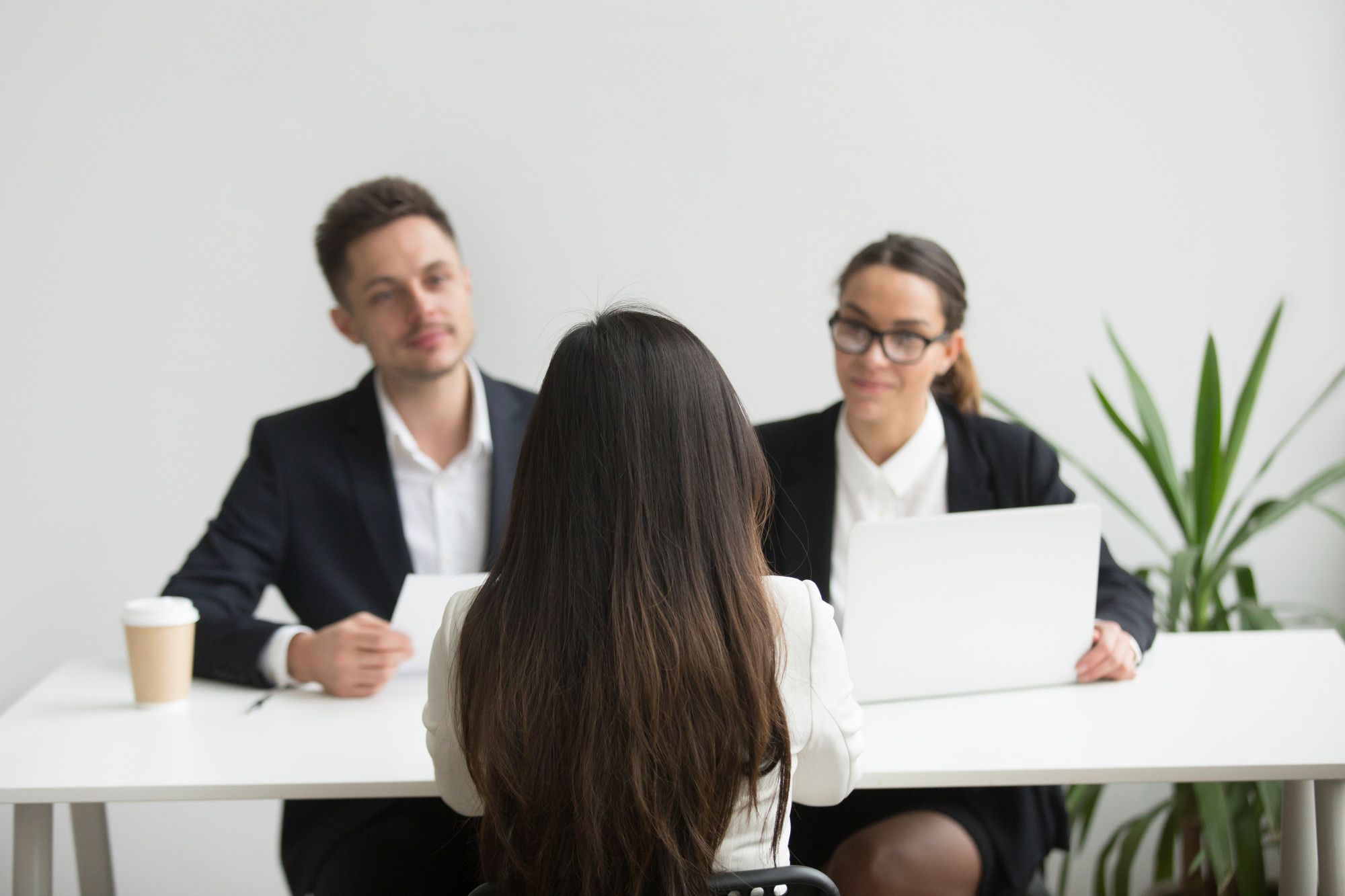 Los estudiantes, las personas que cambian de sector o se reincorporan al mercado laboral cuentan con una experiencia profesional escasa. Foto: Freepik.