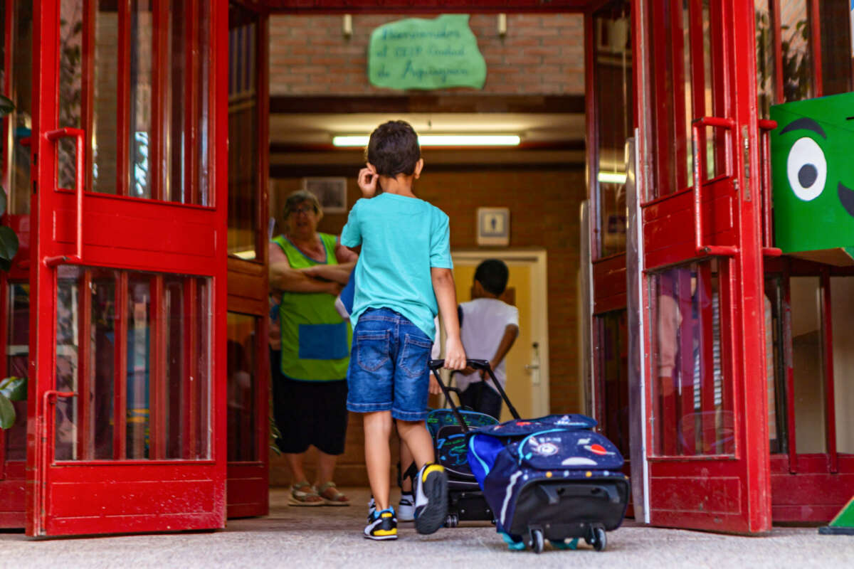 Un millón de escolares en riesgo socioeconómico carecen de ayuda alimentaria. Foto: EFE/Ángeles Visdómine