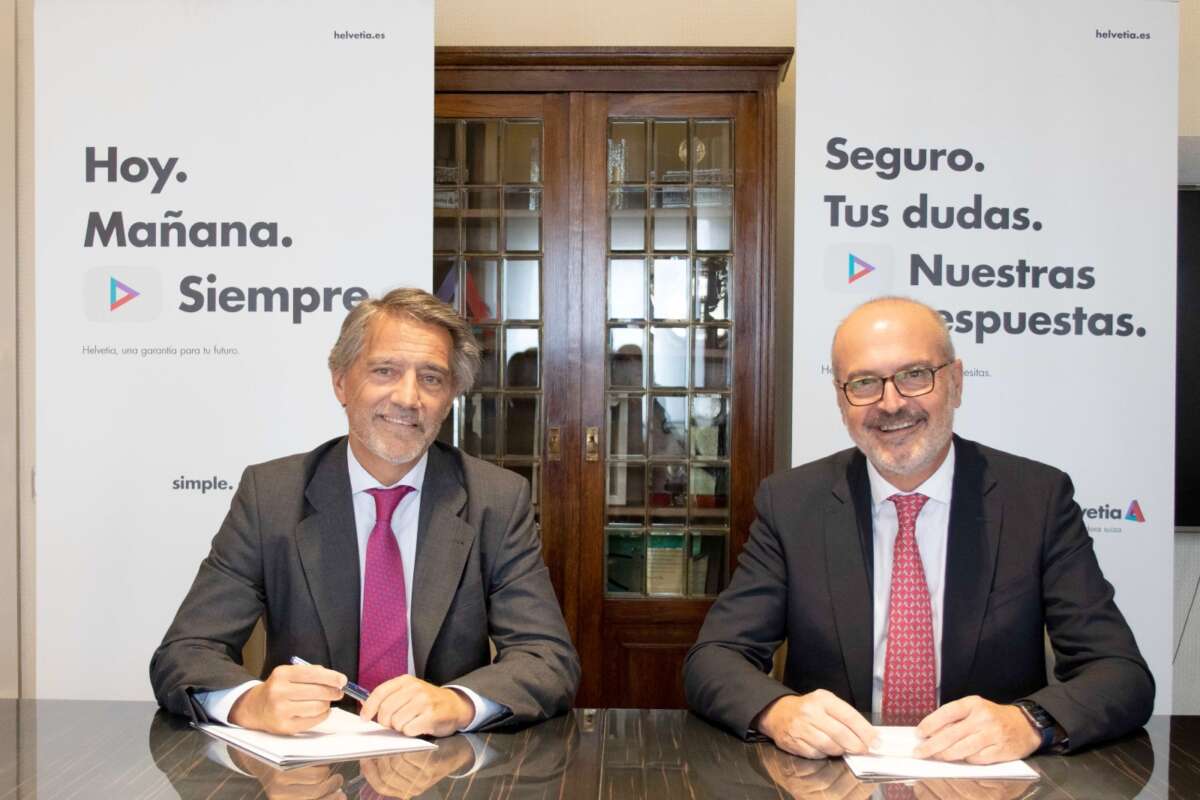 Augusto Pérez Arbizu, director de Riesgos y Seguros de Telefónica S. A. (izquierda); e Íñigo Soto, CEO de Helvetia (derecha). Imagen: Telefónica.