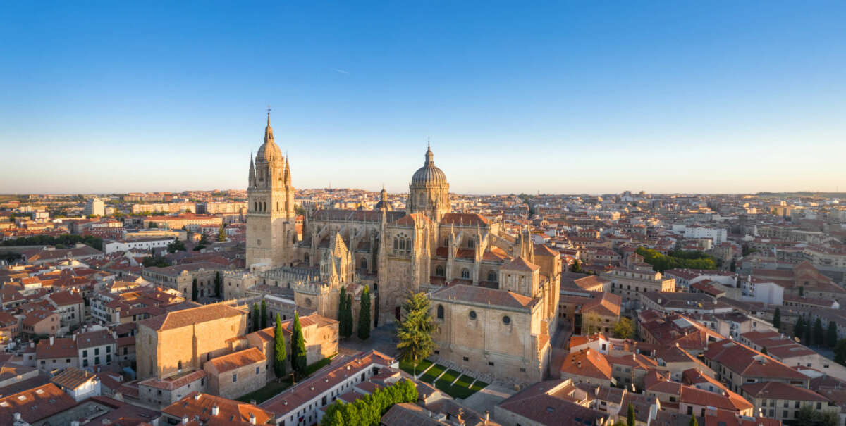 La expansión de los pisos turísticos en Salamanca no parece encontrar techo. Foto: Envato