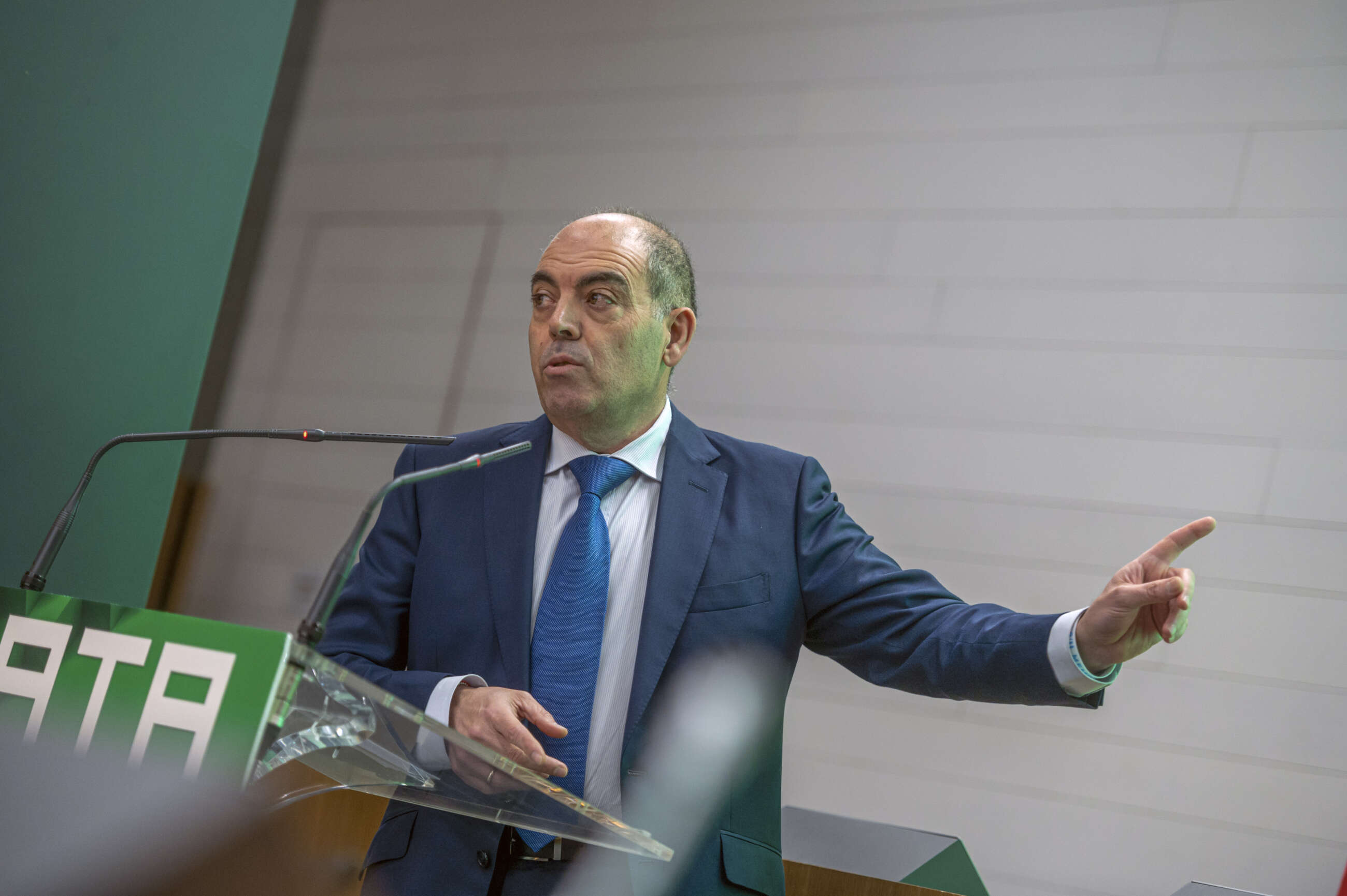 MADRID, 14/03/2023.- El presidente de presidente de la Federación Nacional de Asociaciones de Trabajadores Autónomos (ATA), Lorenzo Amor, da un discurso durante su asistencia al IV Foro ATA de Emprendedores y Autónomos este martes en Madrid. EFE/ Fernando Villar