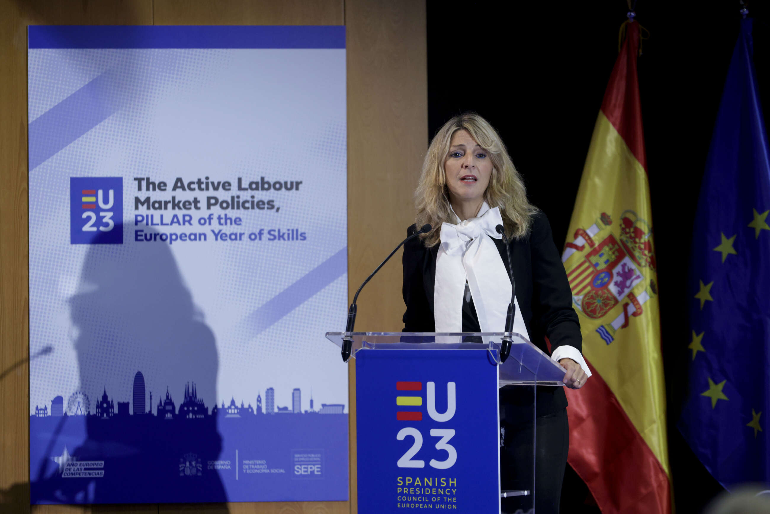 GRAFCAT5261. BARCELONA, 19/10/2023.- La vicepresidenta segunda del Gobierno y ministra de Trabajo y Economía Social en funciones, Yolanda Díaz, durante la jornada inaugural de la conferencia de alto nivel El Pilar Europeo de los Derechos Sociales y las nuevas políticas activas de empleo que se celebra en Barcelona en el marco de la presidencia española de la UE. EFE/Quique García