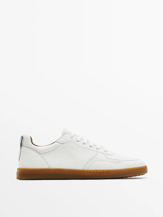 Las zapatillas blancas de piel de Massimo Dutti