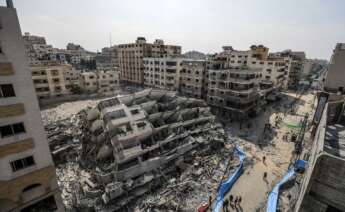 Edificio destruido por la aviacón israelí en Gaza. Foto EFE/EPA/MOHAMMED SABER