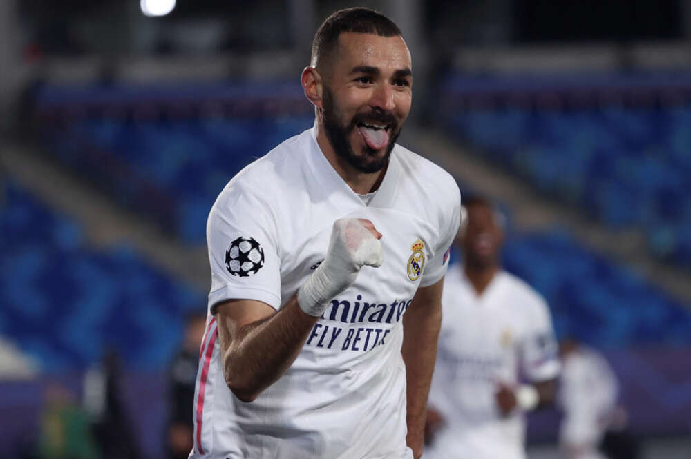 Karim Benzema celebra un gol con el Real Madrid