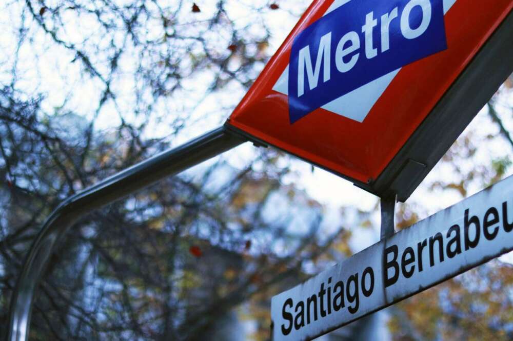 Estación de Metro del Santiago Bernabéu. Metro Ayuntamiento de Madrid. Almeida