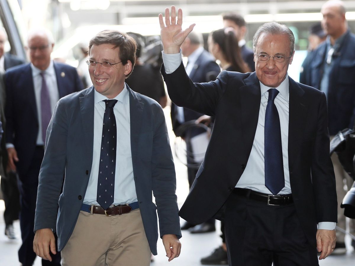 José Luis Martínez-Almeida, alcalde de Madrid, y Florentino Pérez, presidente del Real Madrid. Obra de los parkings del Bernabéu