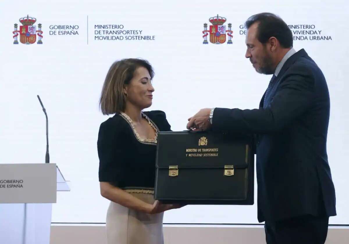 Raquel Sánchez, exministra de Transporte y Vivienda, cede la cartera a Óscar Puente. EFE