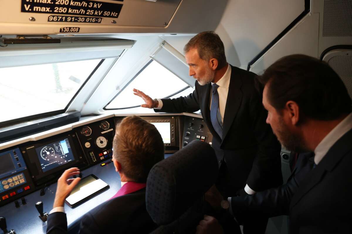 Su Majestad el Rey Felipe VI y Óscar Puente, ministro de Transporte, en el estreno de la Variante de Pajares. EFE