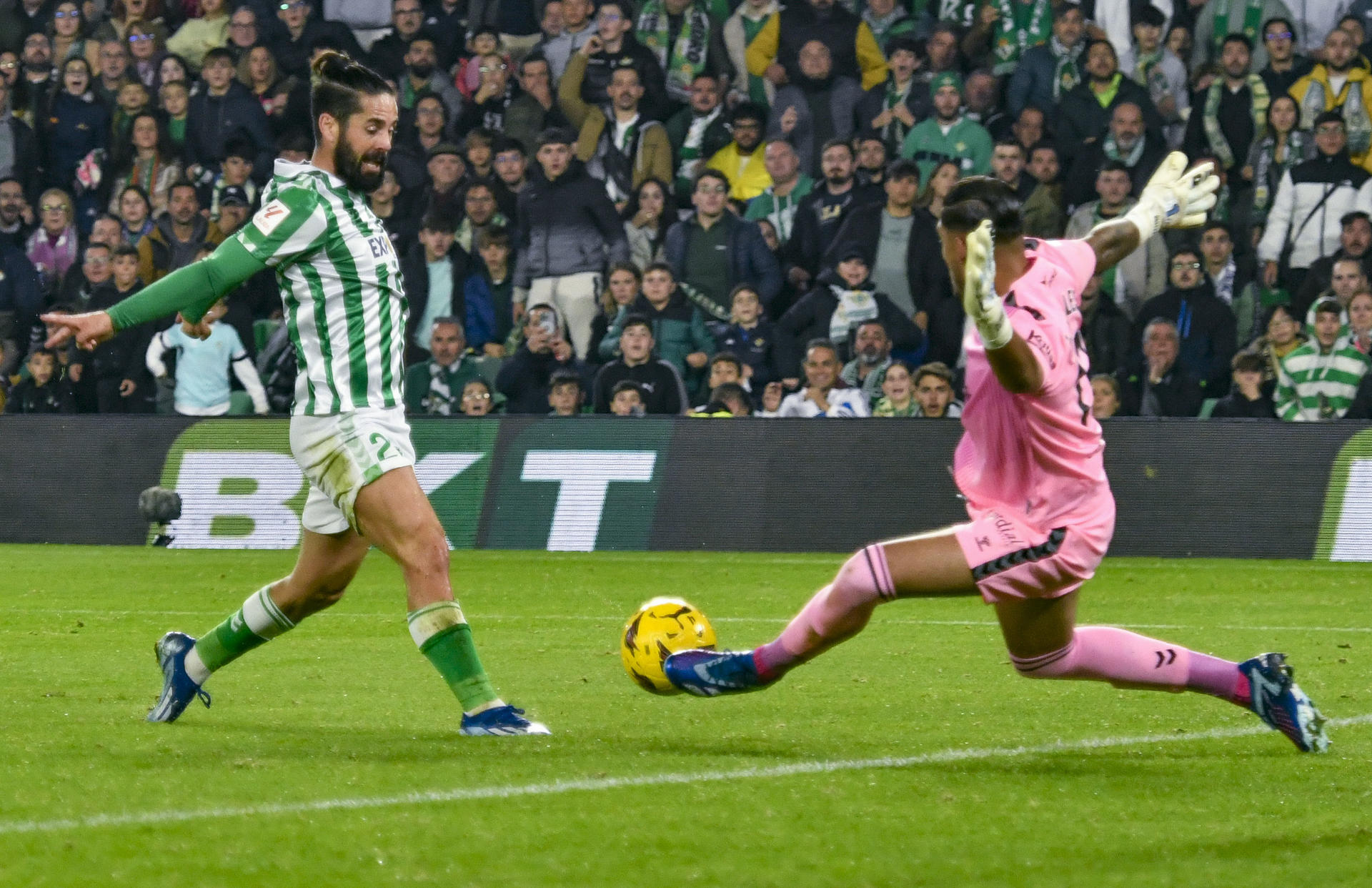 Isco durante un partido con el Betis