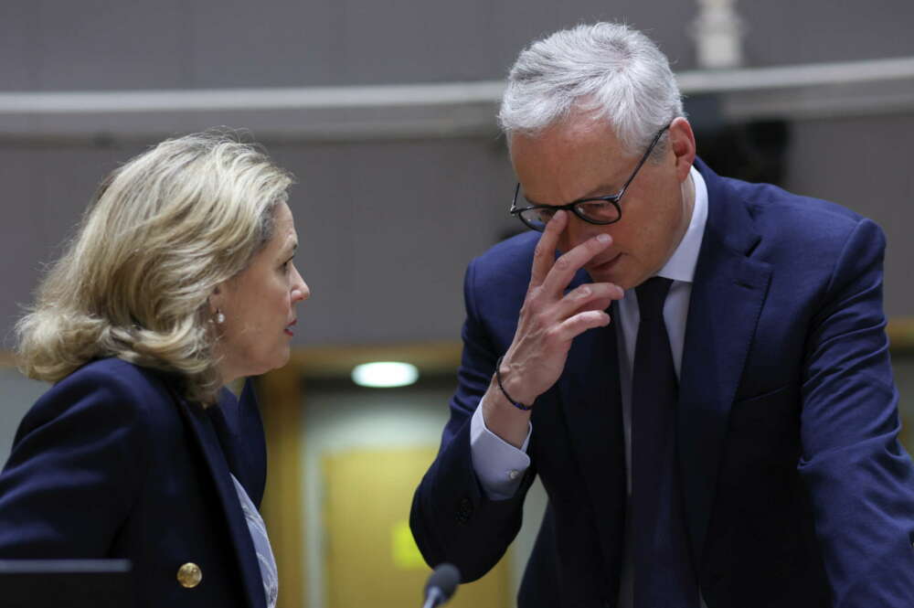 La ministra de Asuntos Económicos, Nadia Calviño, y el ministro de Economía francés Bruno Le Maire. Foto: EFE/EPA/OLIVIER HOSLET