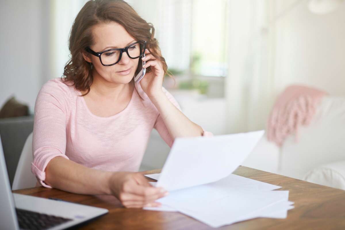 Si la cuenta tiene varios titulares, cada uno habrá de recibir el documento de forma individualizada. carta. Foto: Freepik.