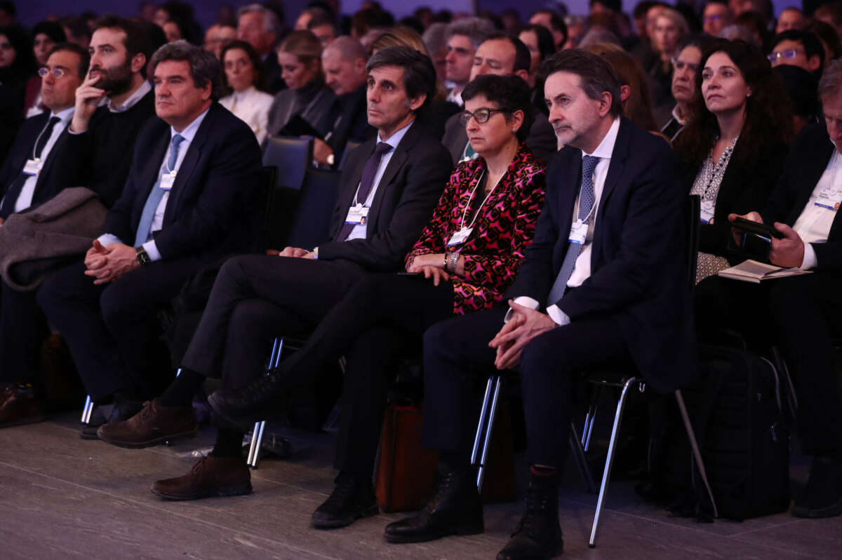 El presidente ejecutivo de Telefónica José María Álvarez-Pallete, y el Consejero ejecutivo de Repsol Josu Jon Imaz. EFE/Pool Moncloa/Fernando Calvo