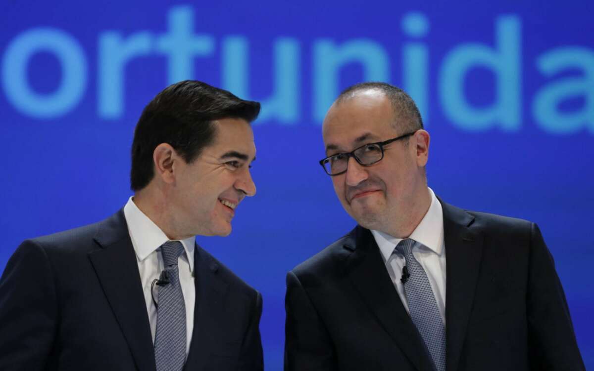 Carlos Torres, presidente de BBVA, y Onur Genç, CEO de BBVA. EFE