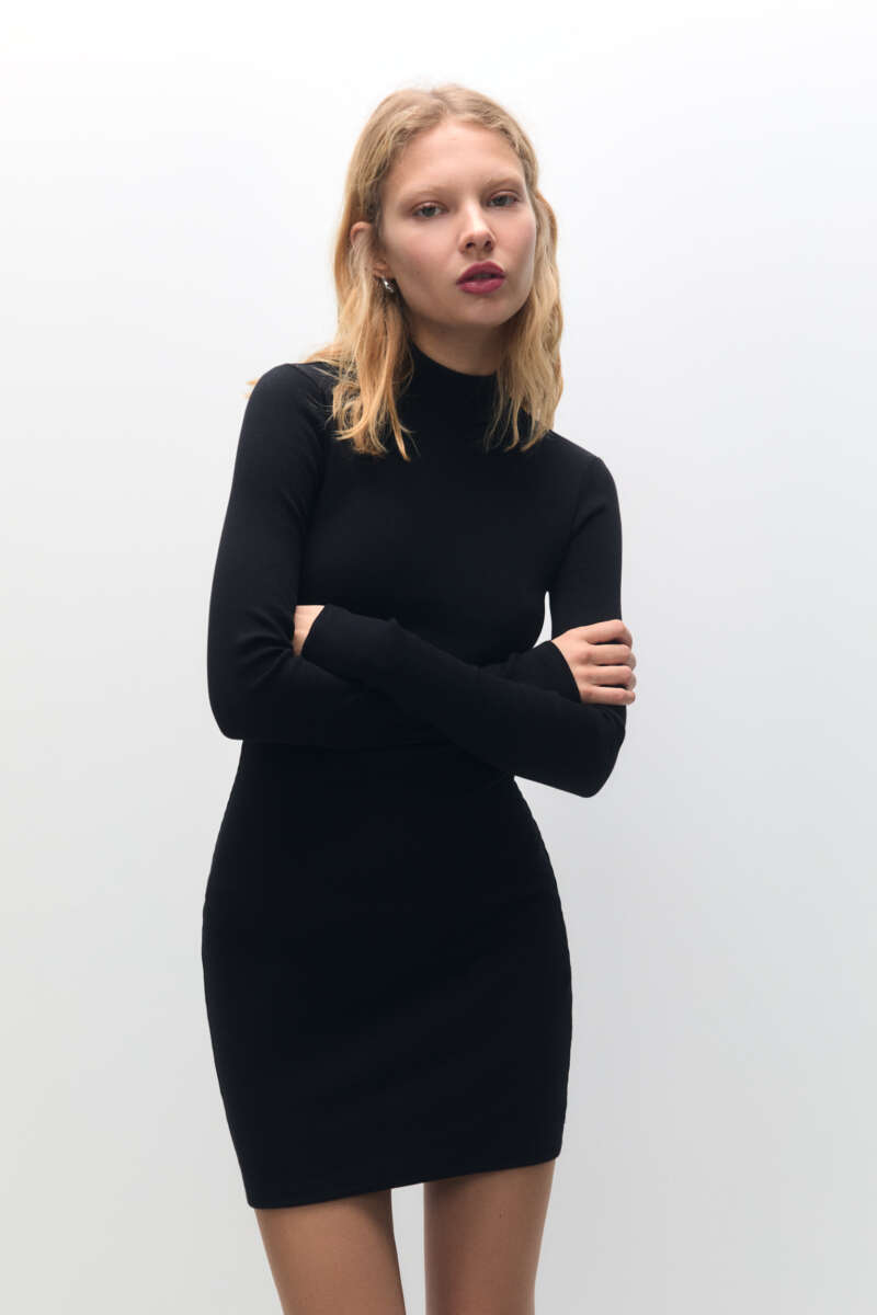 El vestido corto canalé de Pull&Bear