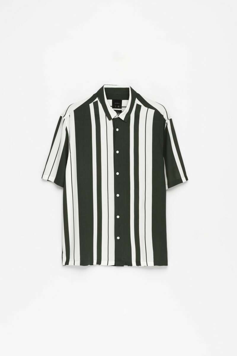 La camisa resort fluida de Lefties