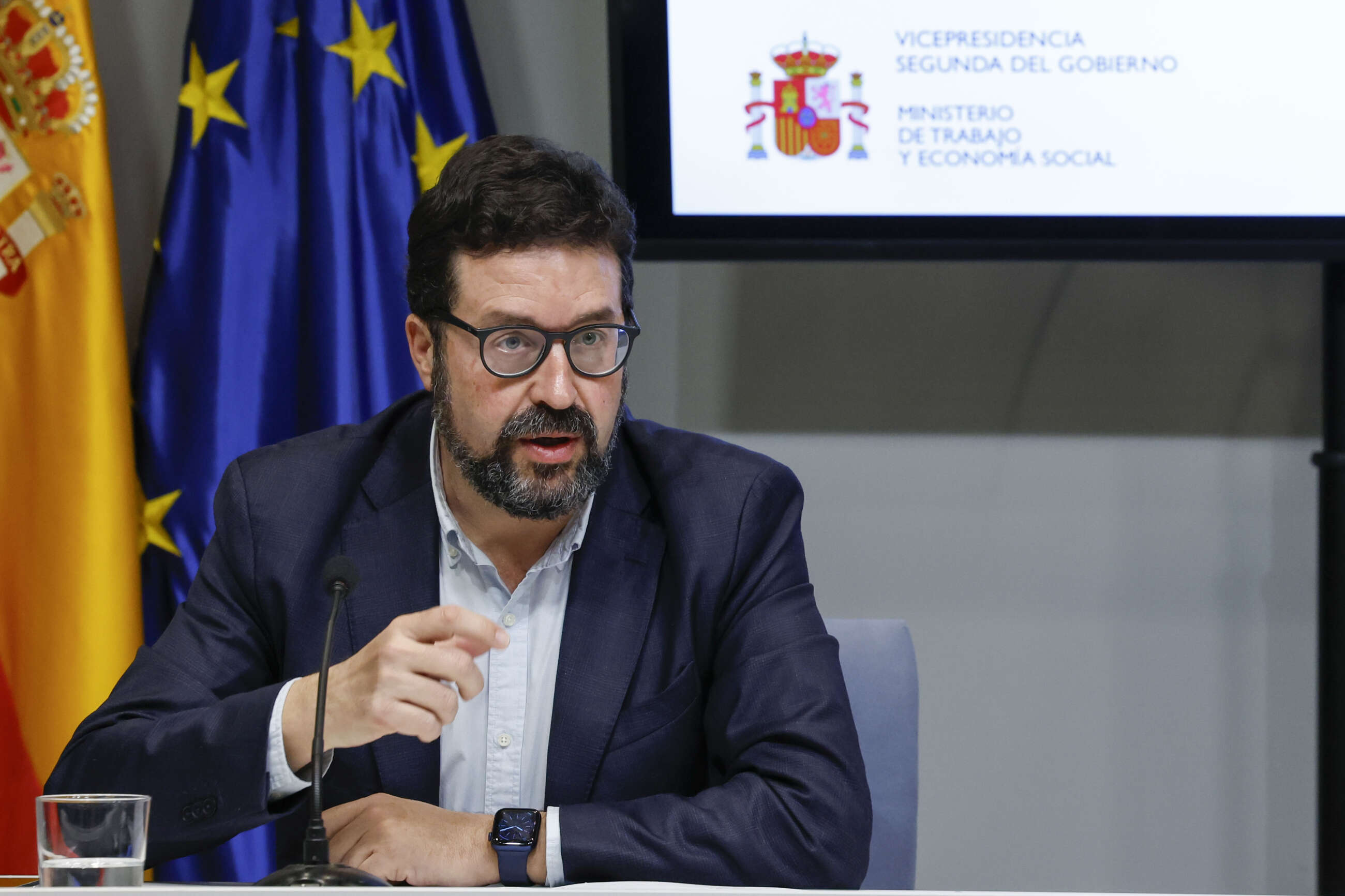 MADRID, 02/02/2024.- El secretario de Estado de Empleo y Economía Social, Joaquín Pérez Rey, presenta este viernes en rueda de prensa los datos del paro registrado y de afiliación a la Seguridad Social del mes de enero. El empleo se resintió en enero, un mes habitualmente malo para el mercado laboral, con 231.250 afiliados menos de media y un aumento del paro de 60.404 personas tras el fin de la campaña navideña. EFE/Zipi