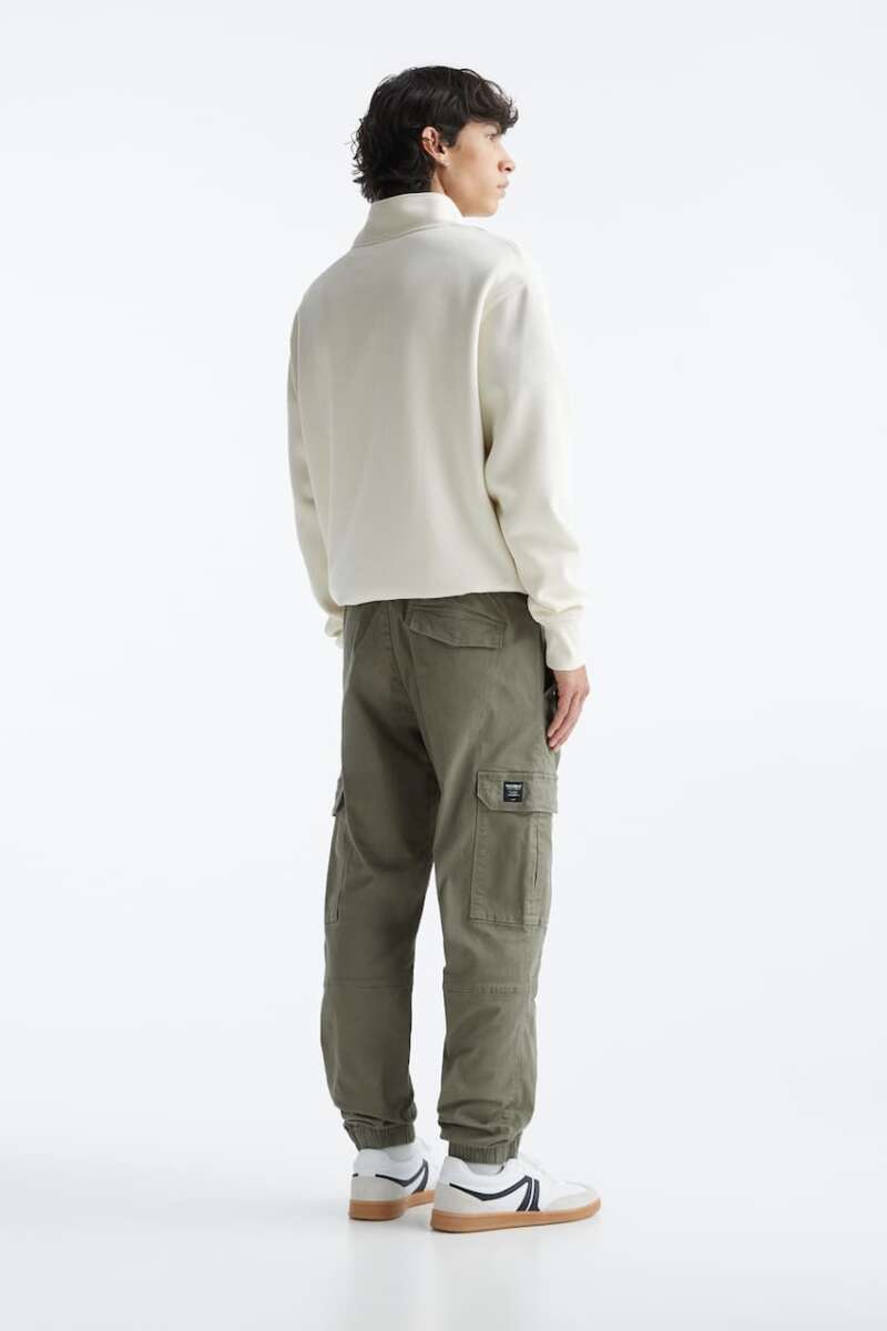 Los pantalones cargo para hombre de Pull&Bear