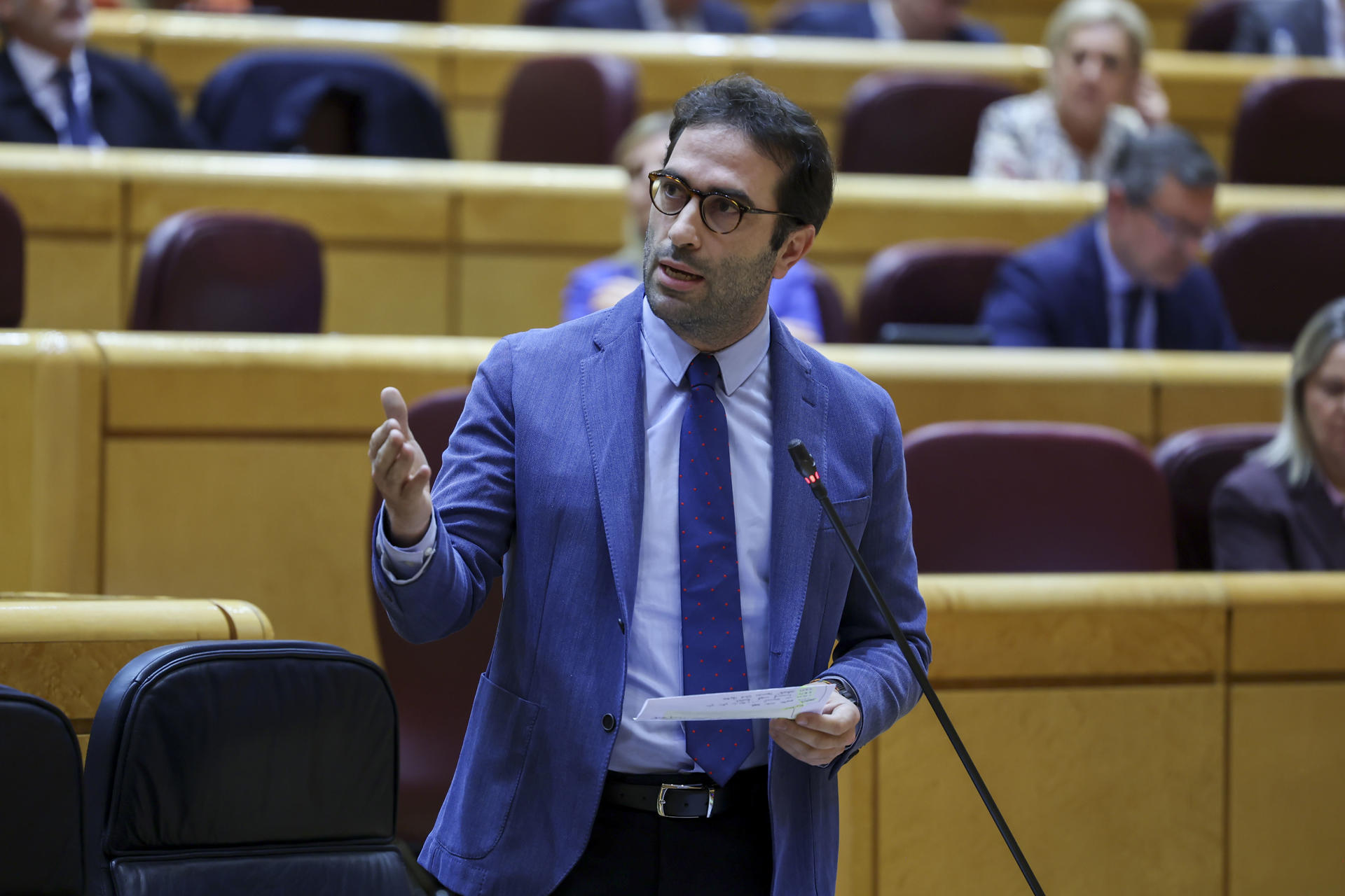 MADRID, 06/02/2024.- El ministro de Economía, Carlos Cuerpo, interviene en la sesión del control al Gobierno que celebra el pleno del Senado este martes. EFE/ Kiko Huesca