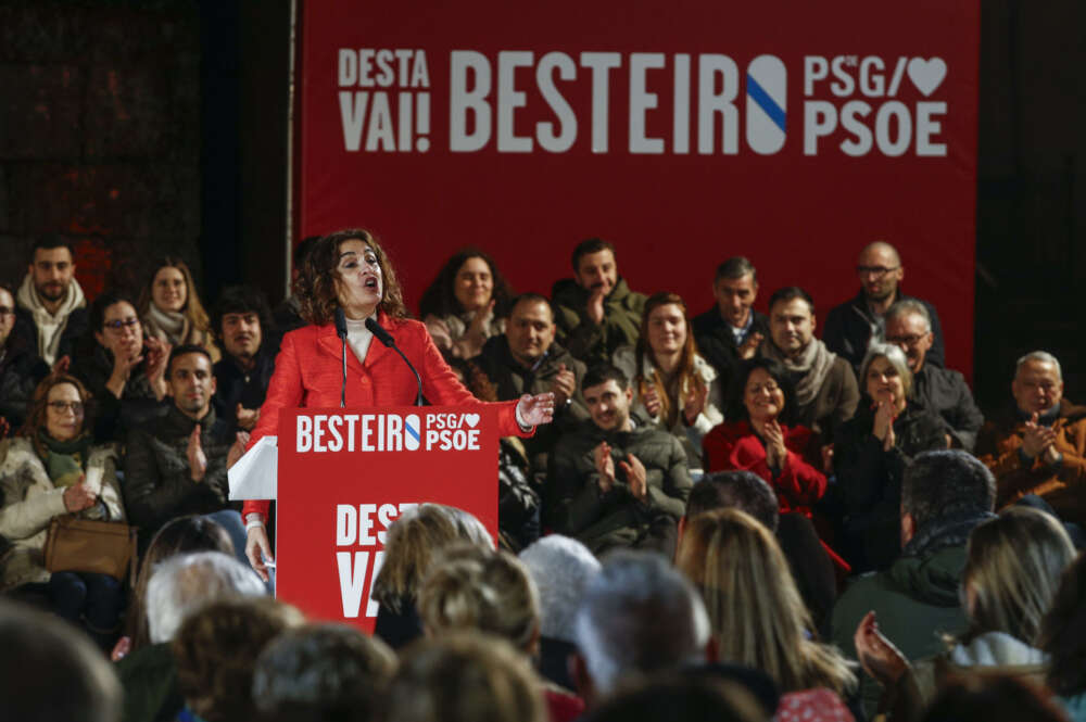 La vicepresidenta primera del Gobierno y ministra de Hacienda, María Jesús Montero, participa en el acto de inicio de campaña del PSdeG. EFE/ Eliseo Trigo