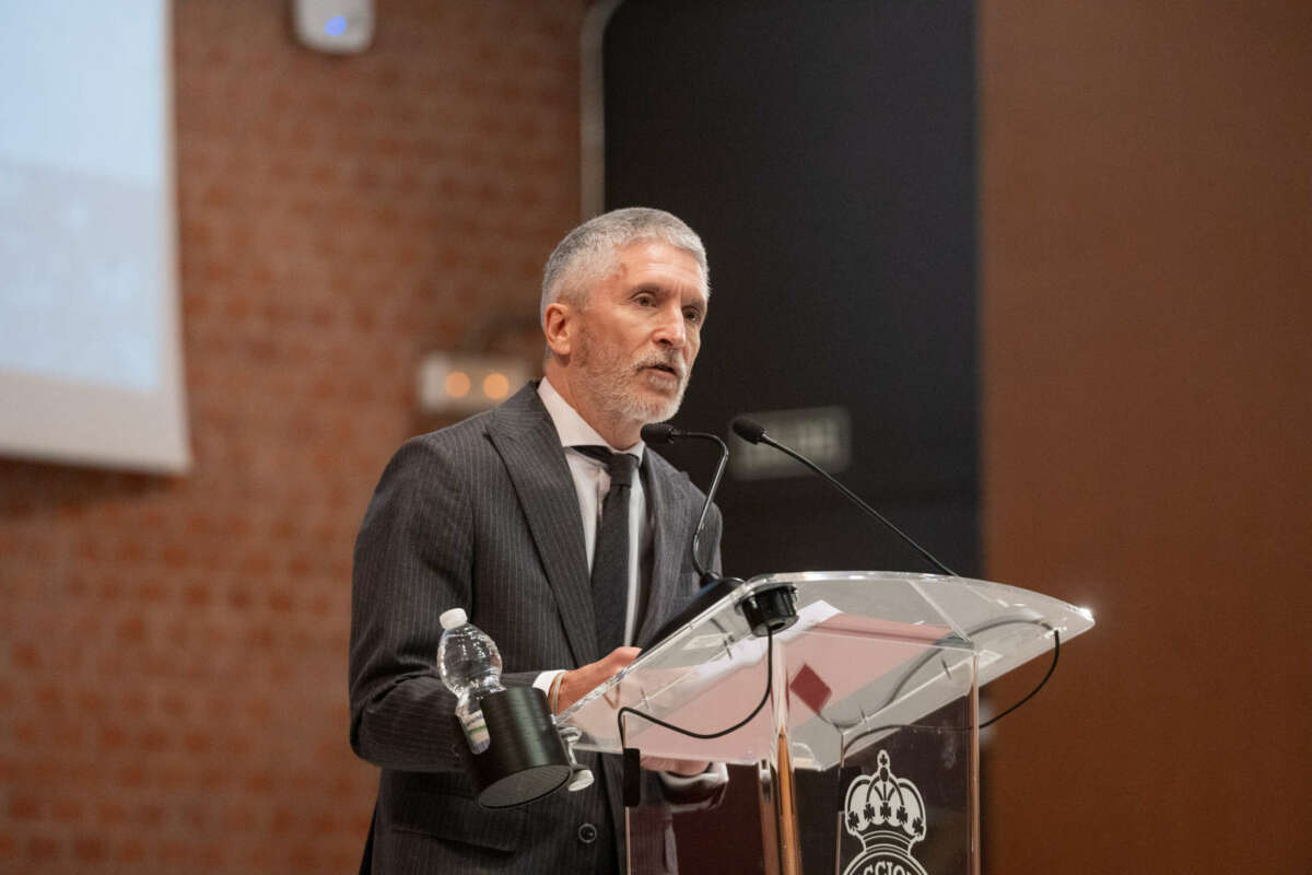 MADRID, 12/02/2024.- El ministro del Interior, Fernando Grande-Marlaska (c, da un discurso este lunes durante la entrega medallas Mérito de Protección Civil en un acto en la Escuela Nacional de Protección Civil. EFE/ Fernando Villar