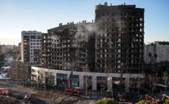 Vista de los edificios siniestrados en el fulminante incendio de este jueves en Valencia EFE/Manuel Bruque