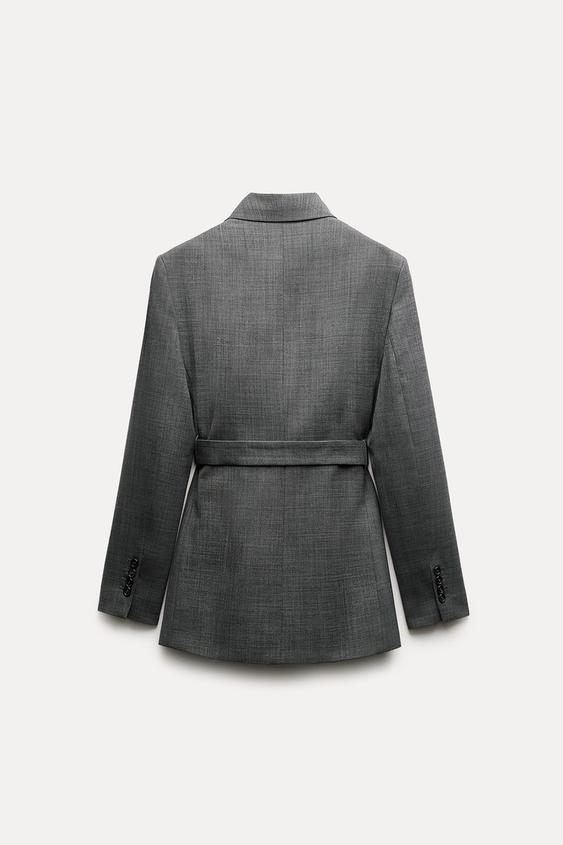 La blazer de Zara entallada