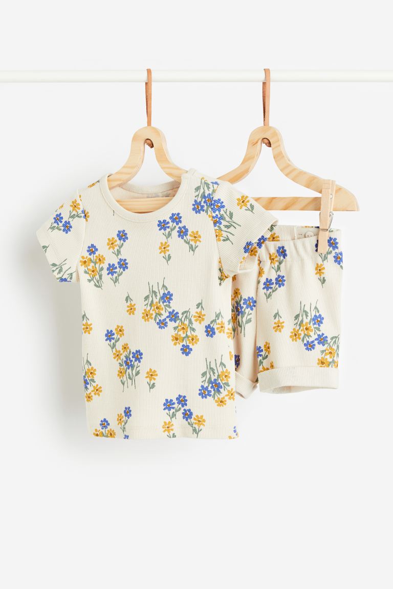 El conjunto canalé con estampado de flores de H&M