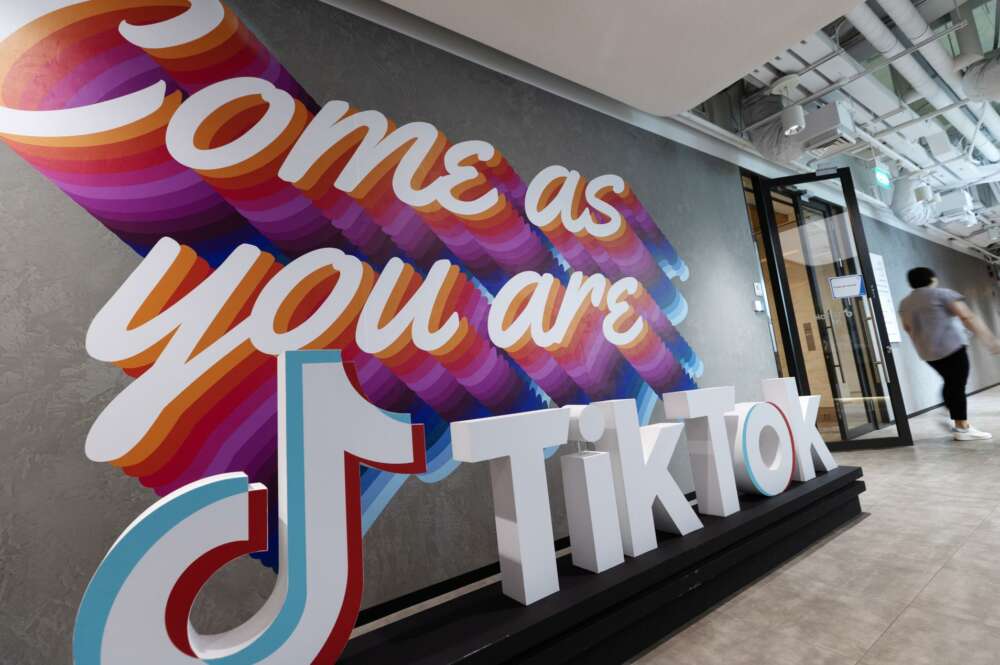 Una oficina de TikTok. Foto: (Singapur, Singapur) EFE/EPA/HOW HWEE YOUNG