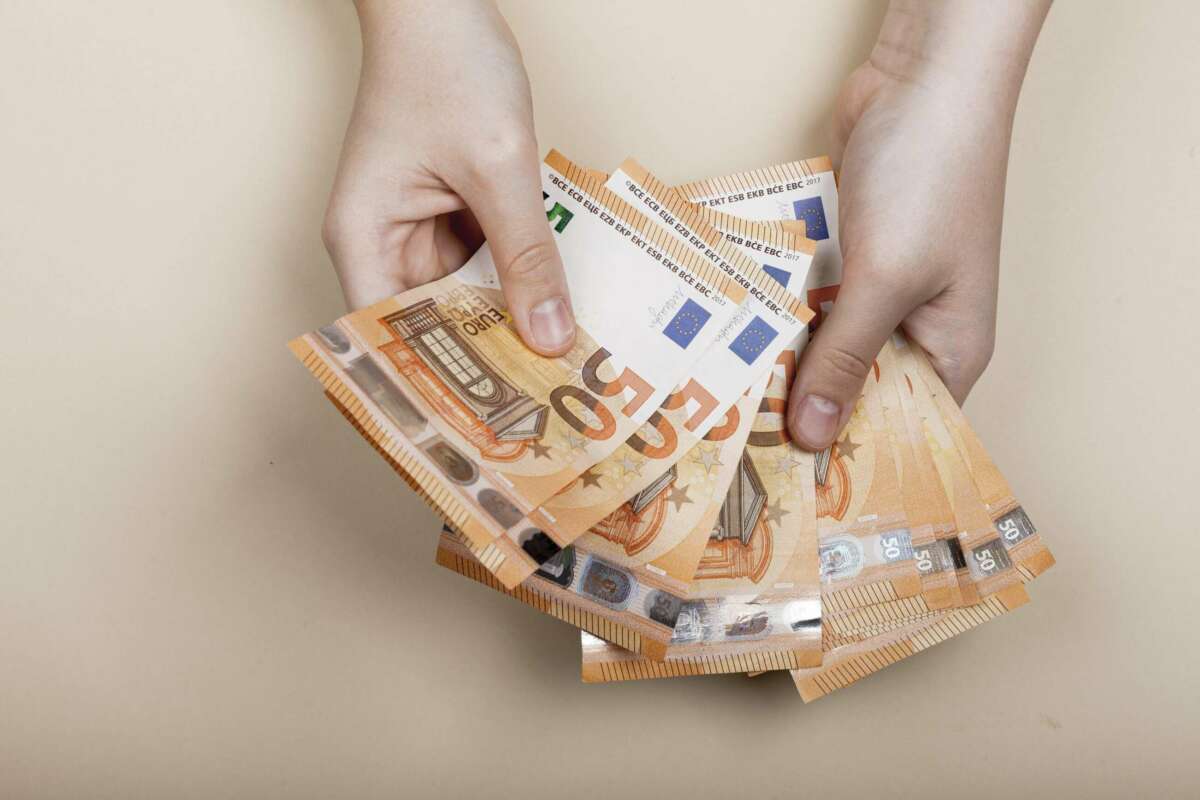 Un conjunto de billetes de 50 euros. Foto: Freepik.