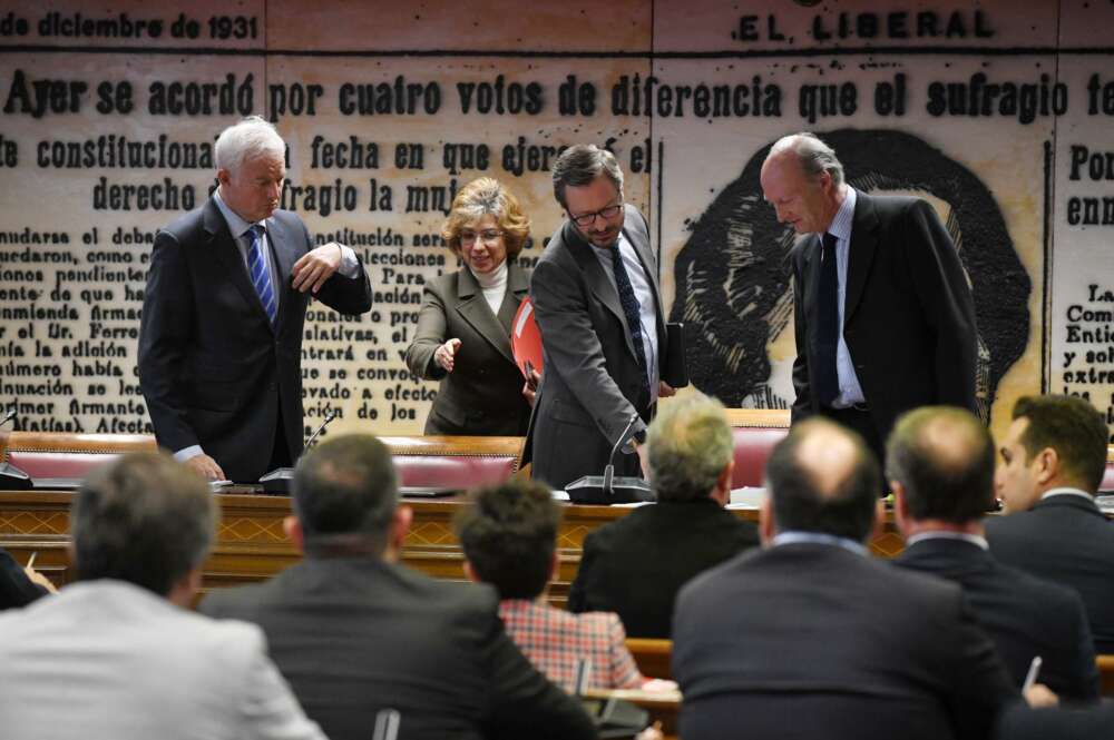 El diputado del PP Eloy Suárez, y el vicepresidente primero de la Mesa del Senado, Javier Maroto a su llegada a la constitución y designación de la mesa de la Comisión de Investigación por el ‘caso Koldo’. Foto: Fernando Sánchez / Europa Press