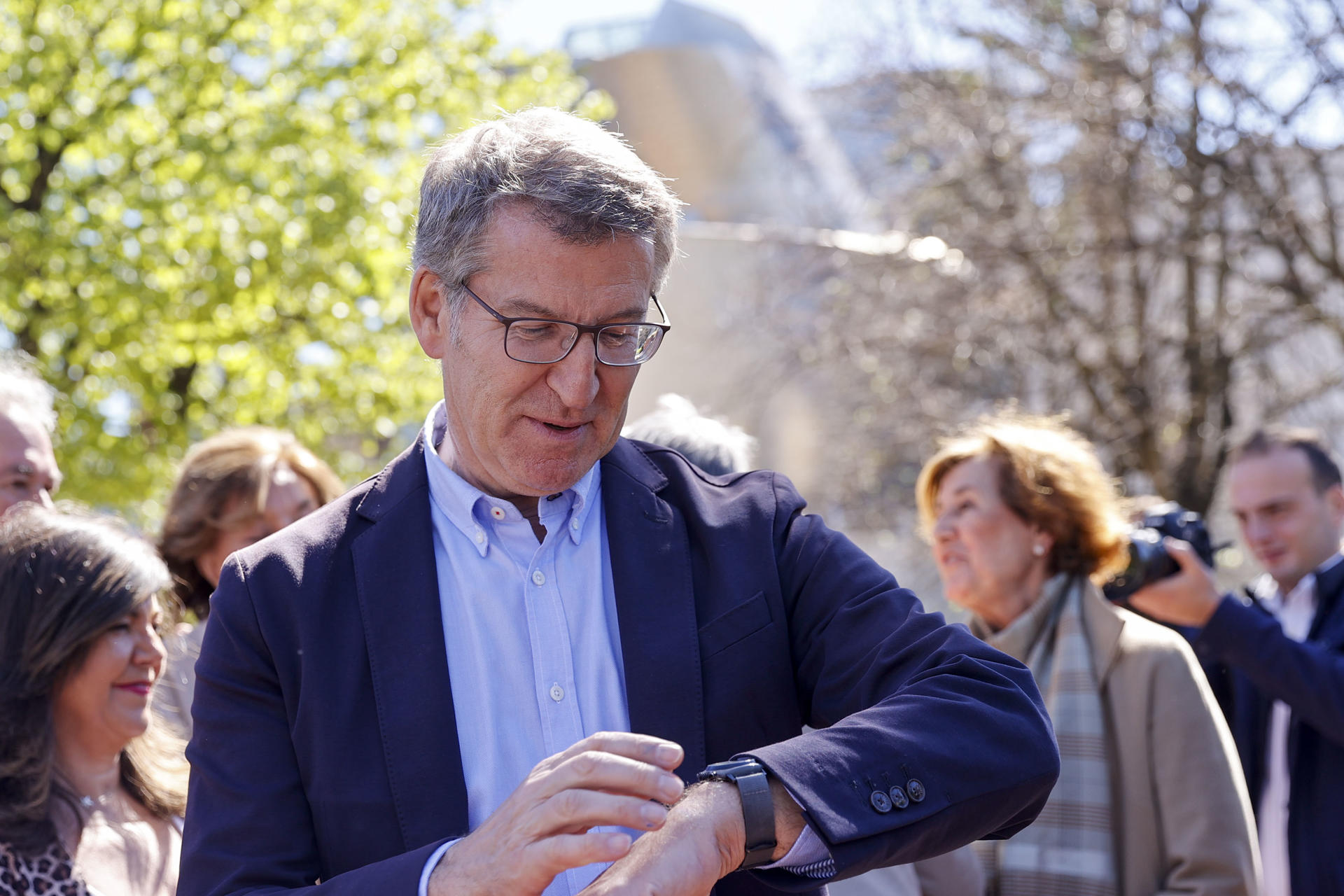 El presidente del PP, Alberto Núñez Feijóo, este viernes en Bilbao en un acto electoral matinal en la última jornada de la campaña vasca.EFE/Luis Tejido