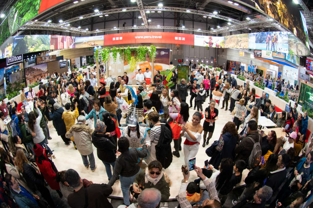 MADRID, 28/01/2024.- Ambiente general este domingo en la Feria Internacional de Turismo FITUR, que cierra este domingo su 44ª edición con 250.000 visitantes, de los que 153.000 han sido profesionales, y más de 97.000 personas de público general, unas cifras que suponen un incremento del 13,7 % respecto al 2023.- EFE/ Fernando Villar