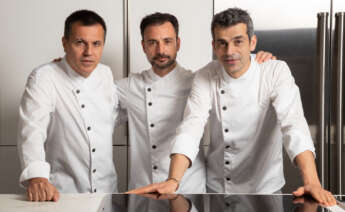 Los chefs Oriol Castro, Eduard Xatruch y Mateu Casañas. Foto: Disfrutar.