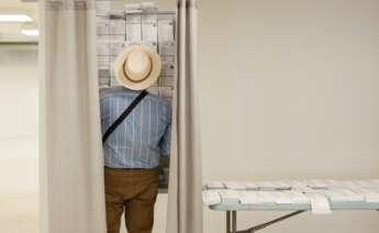 Ambiente de un colegio electoral. Elecciones europeas. EFE/Ramón de la Rocha