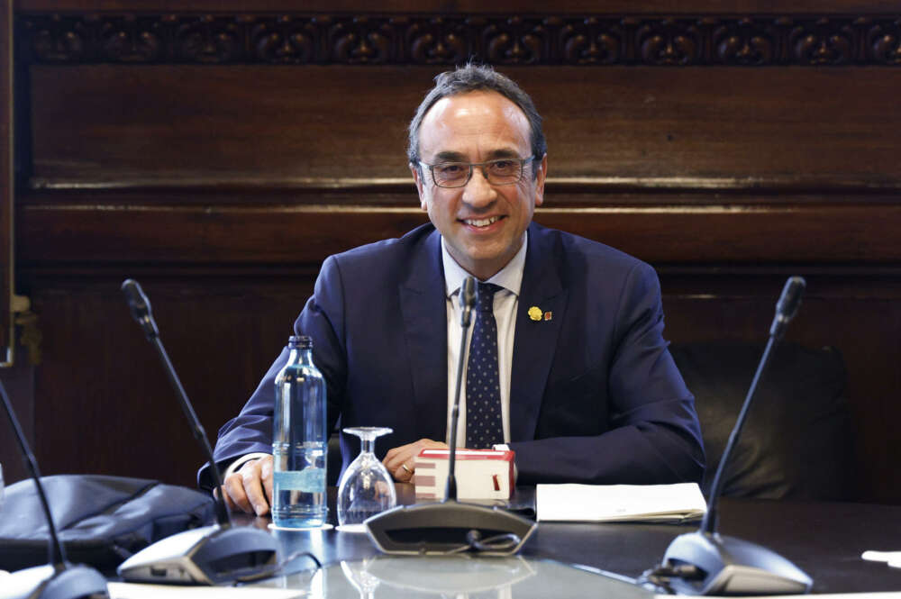 GRAFCAT5361. BARCELONA (ESPAÑA), 12/06/2024.- El presidente del Parlament, Josep Rull, encabeza la primera reunión de la Mesa de la cámara catalana, después de haber sido elegida en la sesión constitutiva del lunes.EFE/ Quique García