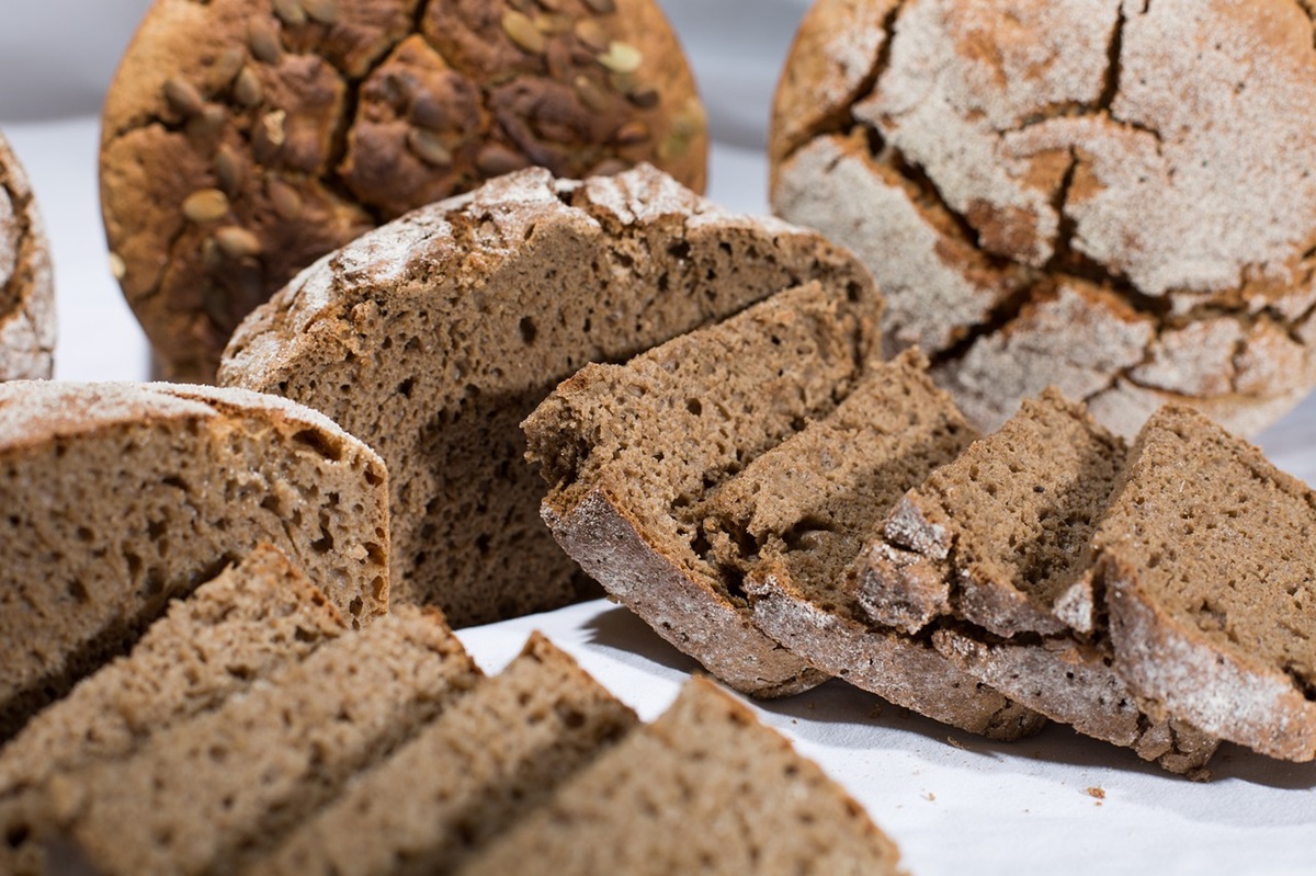 Unas rebanadas de pan de centeno