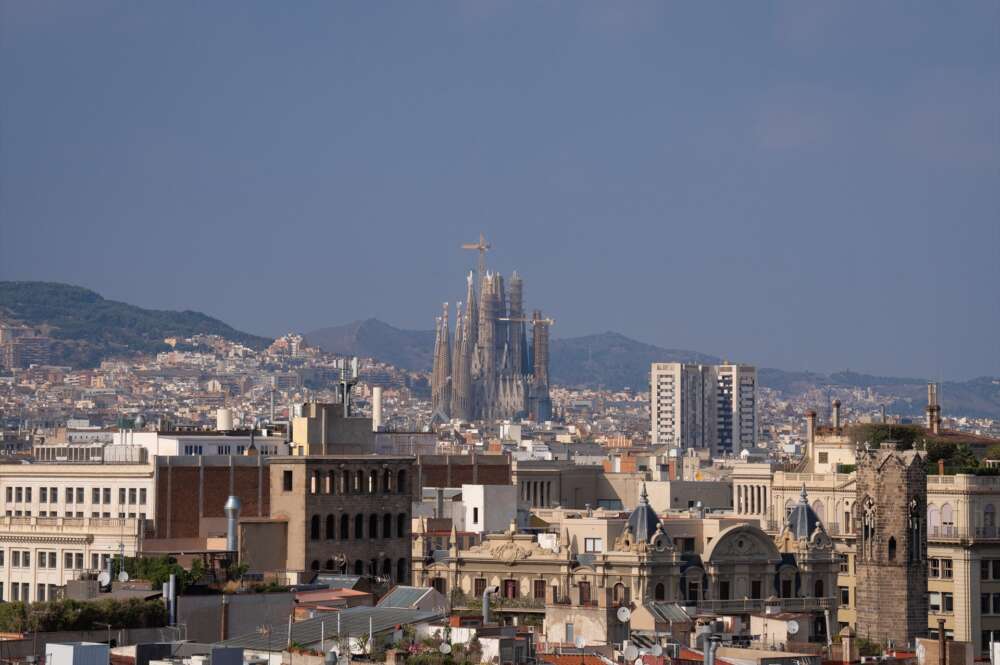 Vista panorámica de Barcelona, con La Basílica de la Sagrada Familia. Foto. David Zorrakino /Europa Press