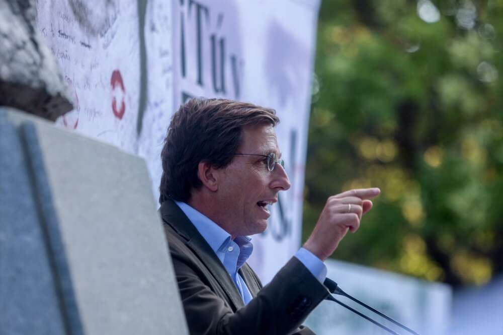 El alcalde de Madrid, José Luis Martínez-Almeida, interviene durante un acto de homenaje al concejal del PP, Miguel Ángel Blanco.