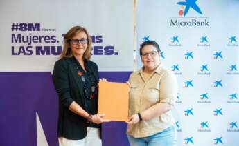 Cristina González Viu, directora general de MicroBank, e Isabel García, directora del Instituto de las Mujeres. Foto: Caixabank