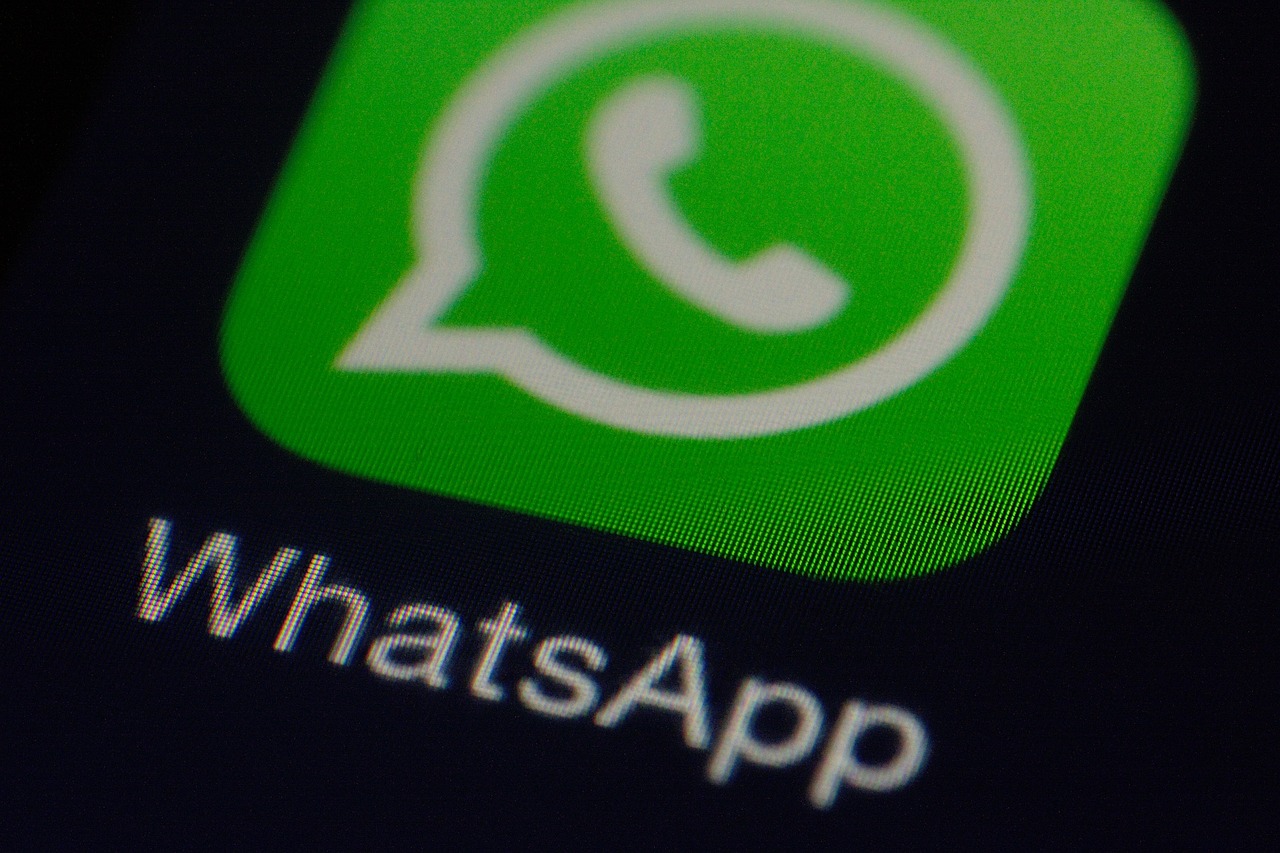 El icono de Whatsapp en una pantalla. Unicaja. Foto: Pexels.