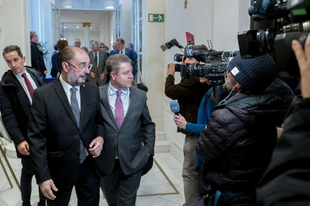 El expresidente de Aragón, Javier Lambán, y el presidente de Castilla-La Mancha, Emiliano García-Page. Alberto Ortega / Europa Press