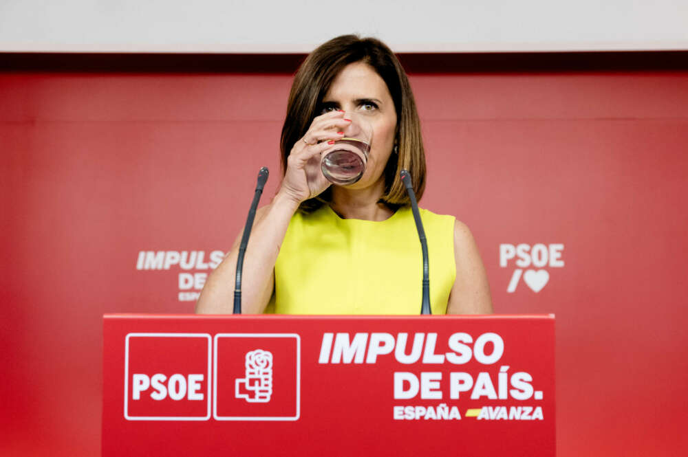 La portavoz de la Ejecutiva Federal del PSOE, Esther Peña Camarero, comparece ante los medios tras la reunión de la Ejecutiva Federal del PSOE en su sede en la calle Ferraz. La ejecutiva se reúne para afrontar una estrategia común en las Comunidades Autónomas en las que el PP se ha quedado gobernando en minoría tras la decisión de Vox de romper los pactos regionales con el Partido Popular. Carlos Luján / Europa Press 15/7/2024