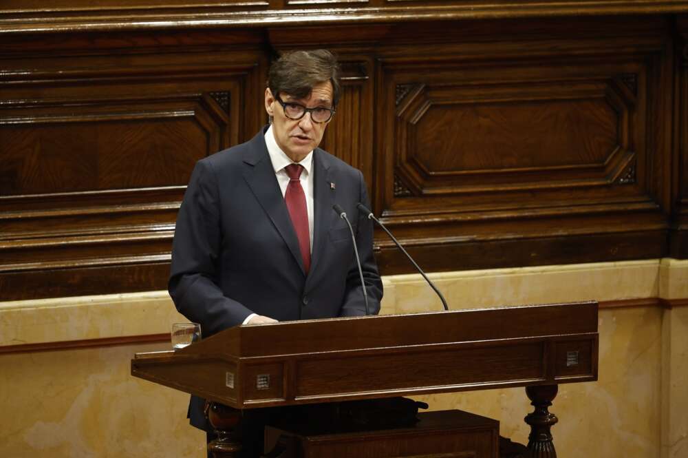 El candidato a la investidura para presidir la Generalitat de Cataluña, Salvador Illa, interviene en el debate del pleno de investidura, en el Parlament de Cataluña, a 8 de agosto de 2024, en Barcelona, Catalunya (España). Foto: Kike Rincón / Europa Press